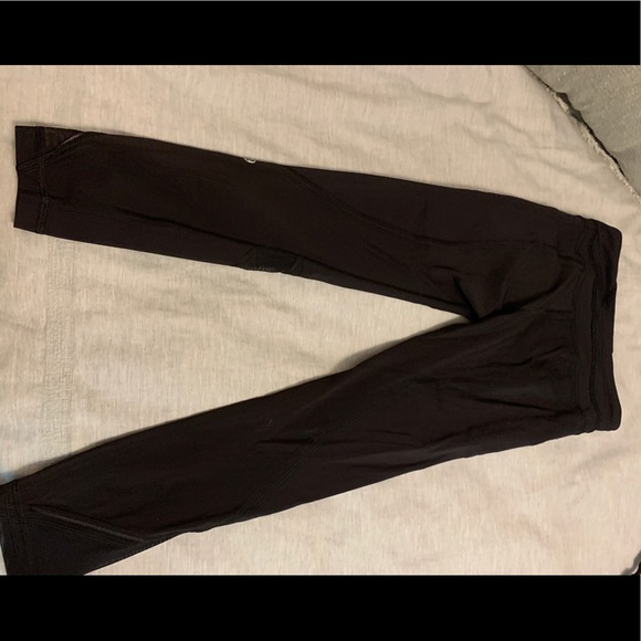 Lululemon inspire ii 7/8 pants with mesh. Sz 4 - Picture 10 of 13
